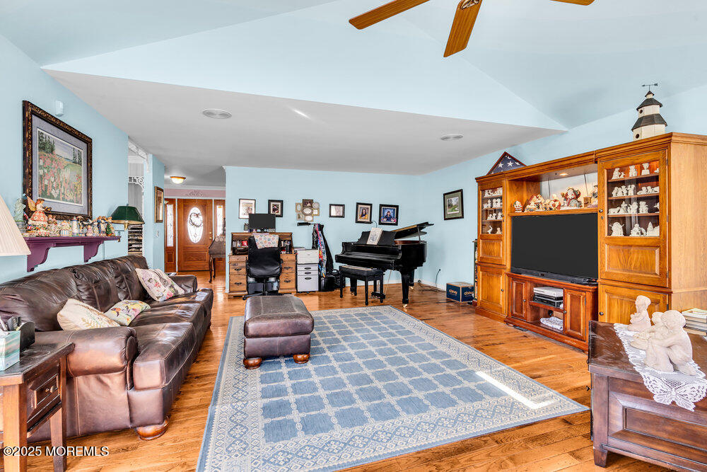 1119 Aster Drive, Toms River, New Jersey image 9