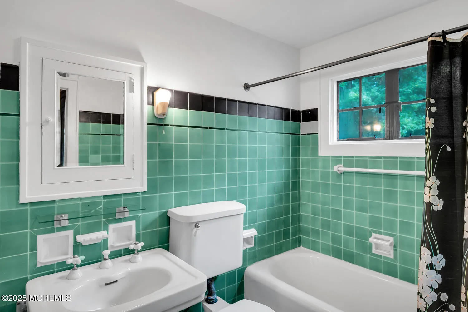 Little Silver, New Jersey 07739, United States, 5 Bedrooms Bedrooms, ,4 BathroomsBathrooms,Residential,Pending,182669