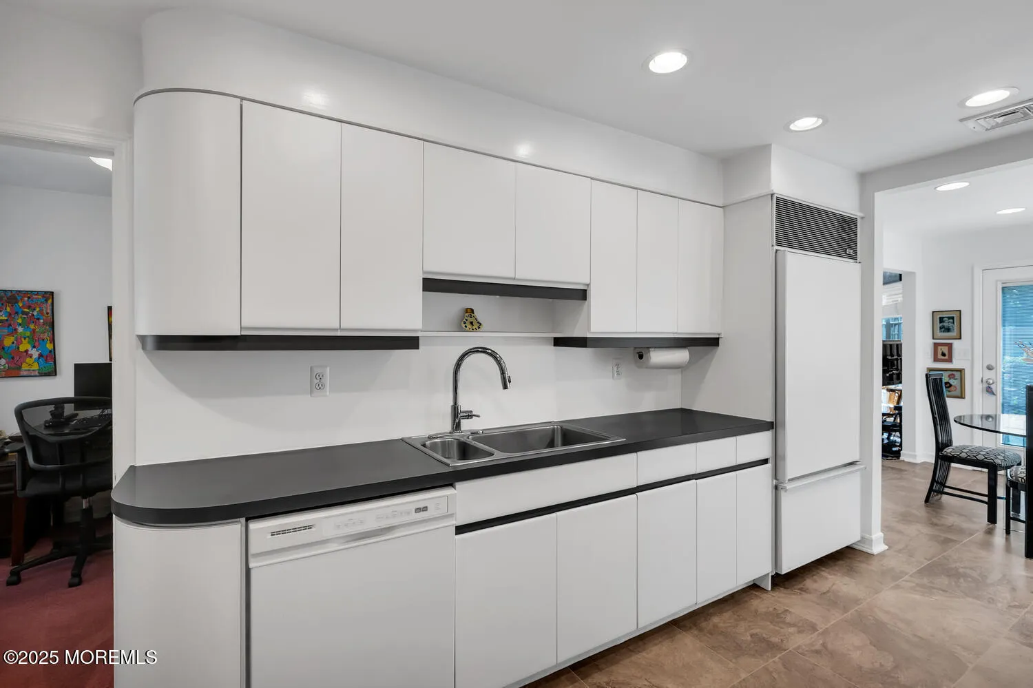 Little Silver, New Jersey 07739, United States, 5 Bedrooms Bedrooms, ,4 BathroomsBathrooms,Residential,Pending,182669