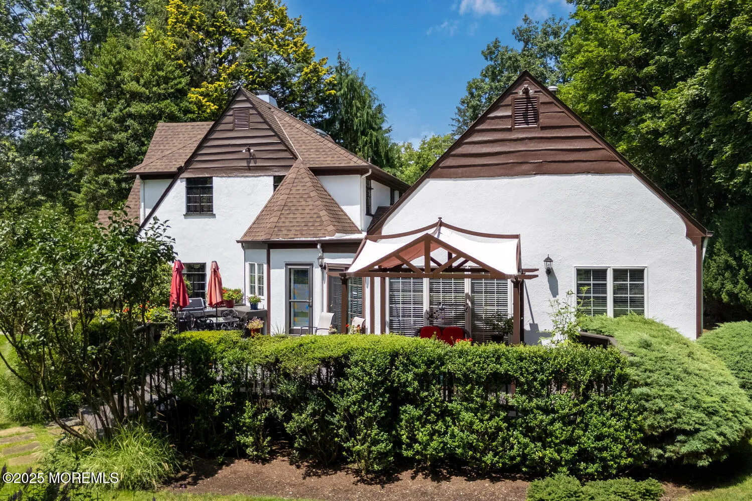 Little Silver, New Jersey 07739, United States, 5 Bedrooms Bedrooms, ,4 BathroomsBathrooms,Residential,Pending,182669