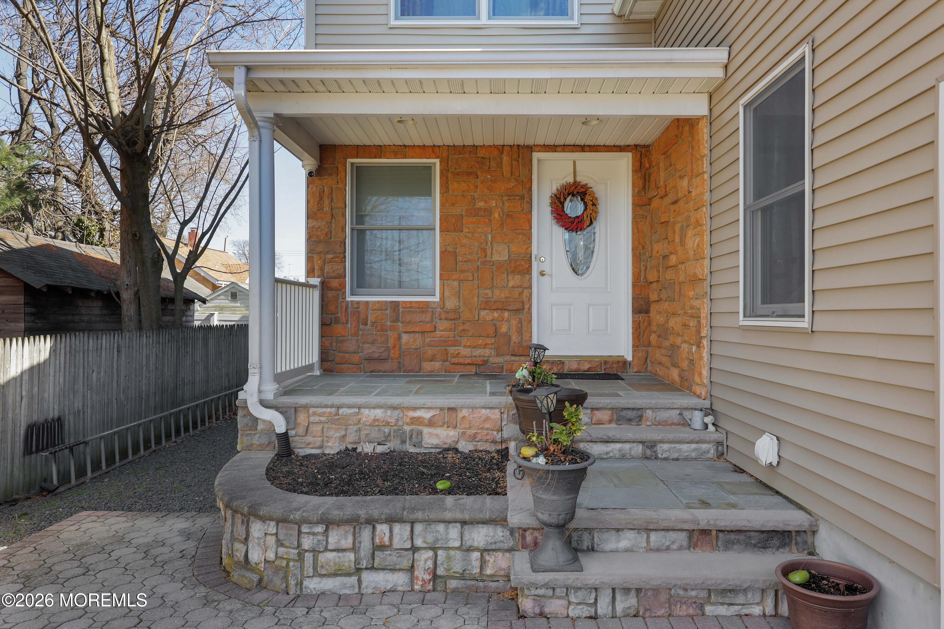 275 N 5th Avenue