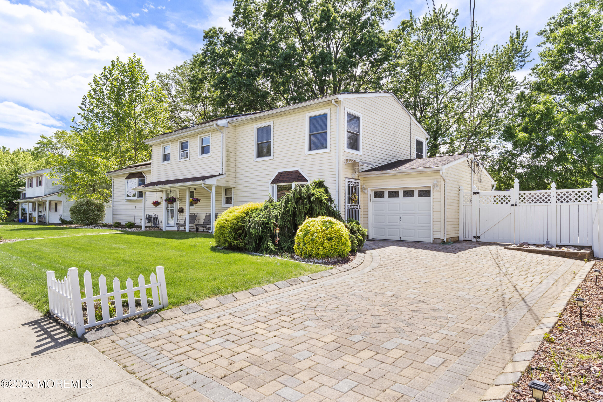 15 Creighton Circle, Old Bridge, New Jersey image 4