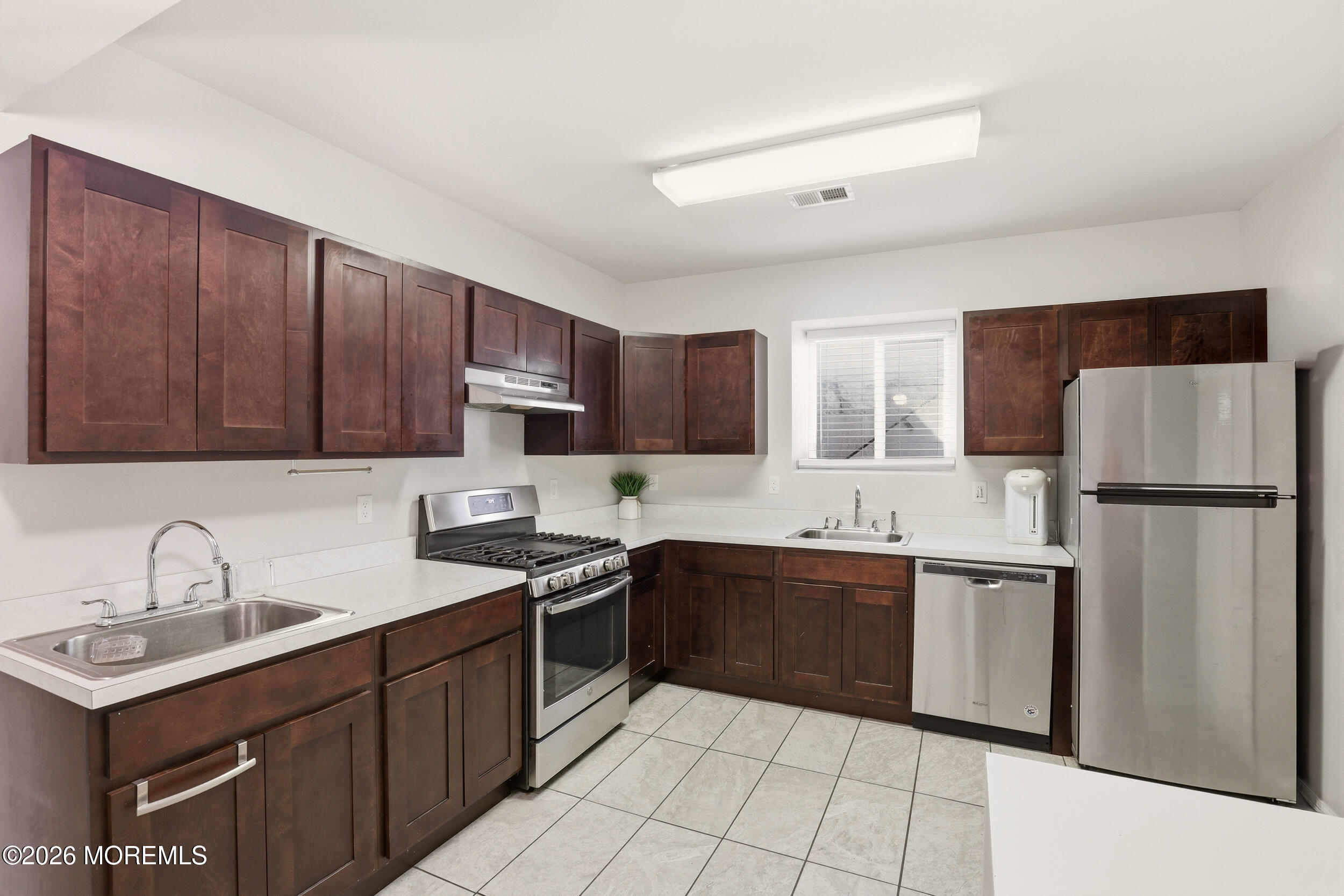 Lakewood, New Jersey, 08701, United States, 5 Bedrooms Bedrooms, ,4 BathroomsBathrooms,Residential,Active,2041555