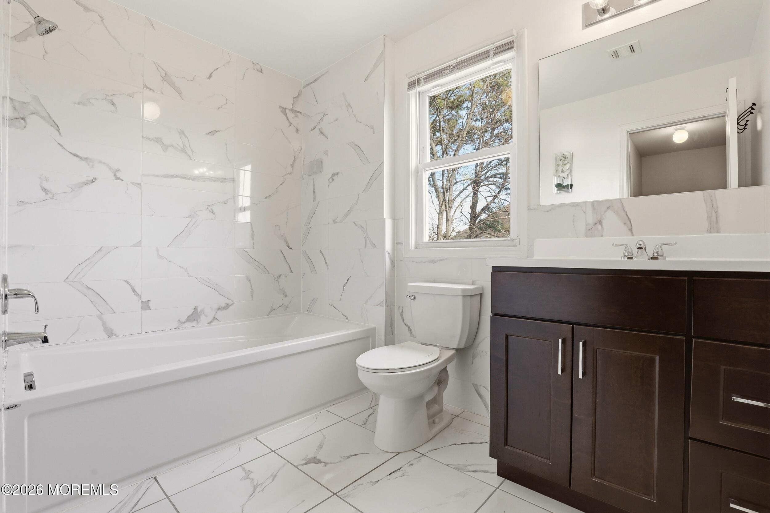 Lakewood, New Jersey, 08701, United States, 5 Bedrooms Bedrooms, ,4 BathroomsBathrooms,Residential,Active,2041555