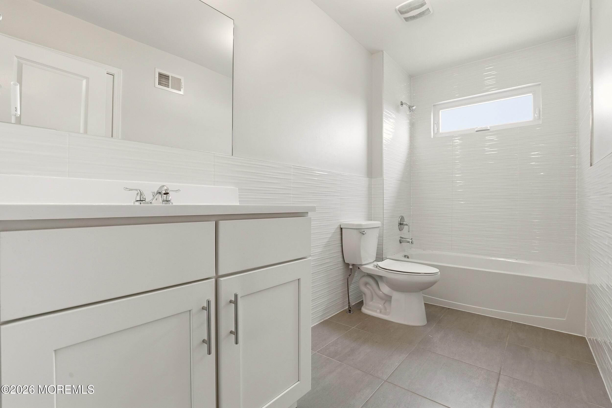 Lakewood, New Jersey, 08701, United States, 5 Bedrooms Bedrooms, ,4 BathroomsBathrooms,Residential,Active,2041555