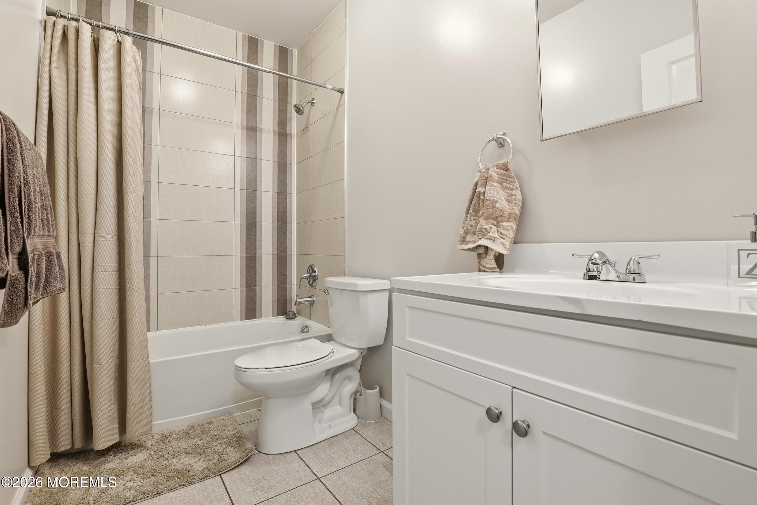 Lakewood, New Jersey, 08701, United States, 5 Bedrooms Bedrooms, ,4 BathroomsBathrooms,Residential,Active,2041555