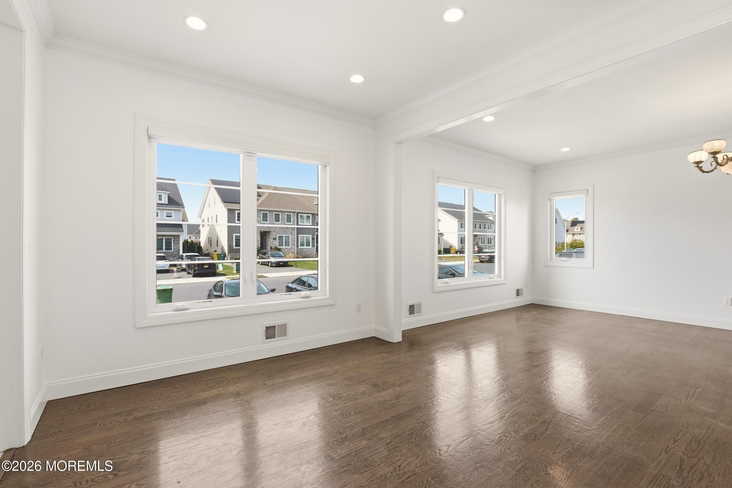 Lakewood, New Jersey, 08701, United States, 5 Bedrooms Bedrooms, ,4 BathroomsBathrooms,Residential,Active,2041555