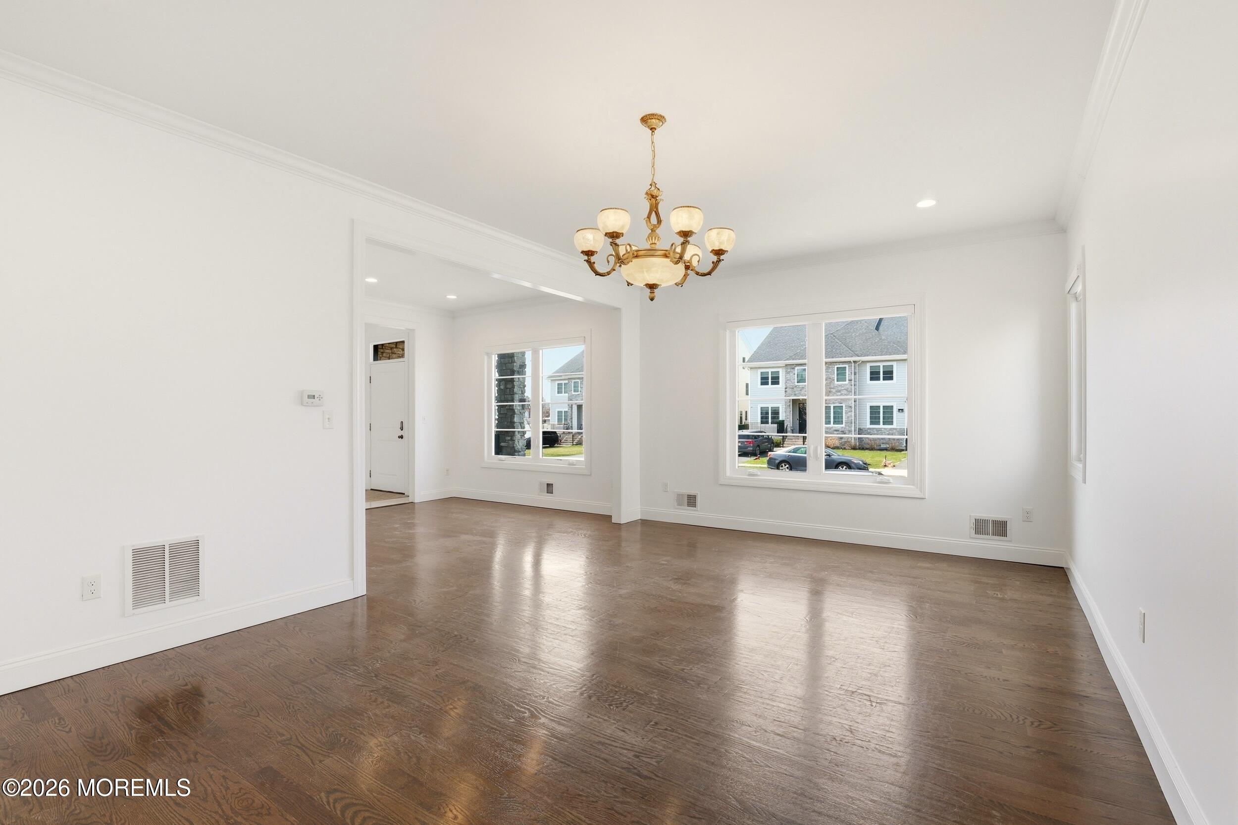 Lakewood, New Jersey, 08701, United States, 5 Bedrooms Bedrooms, ,4 BathroomsBathrooms,Residential,Active,2041555