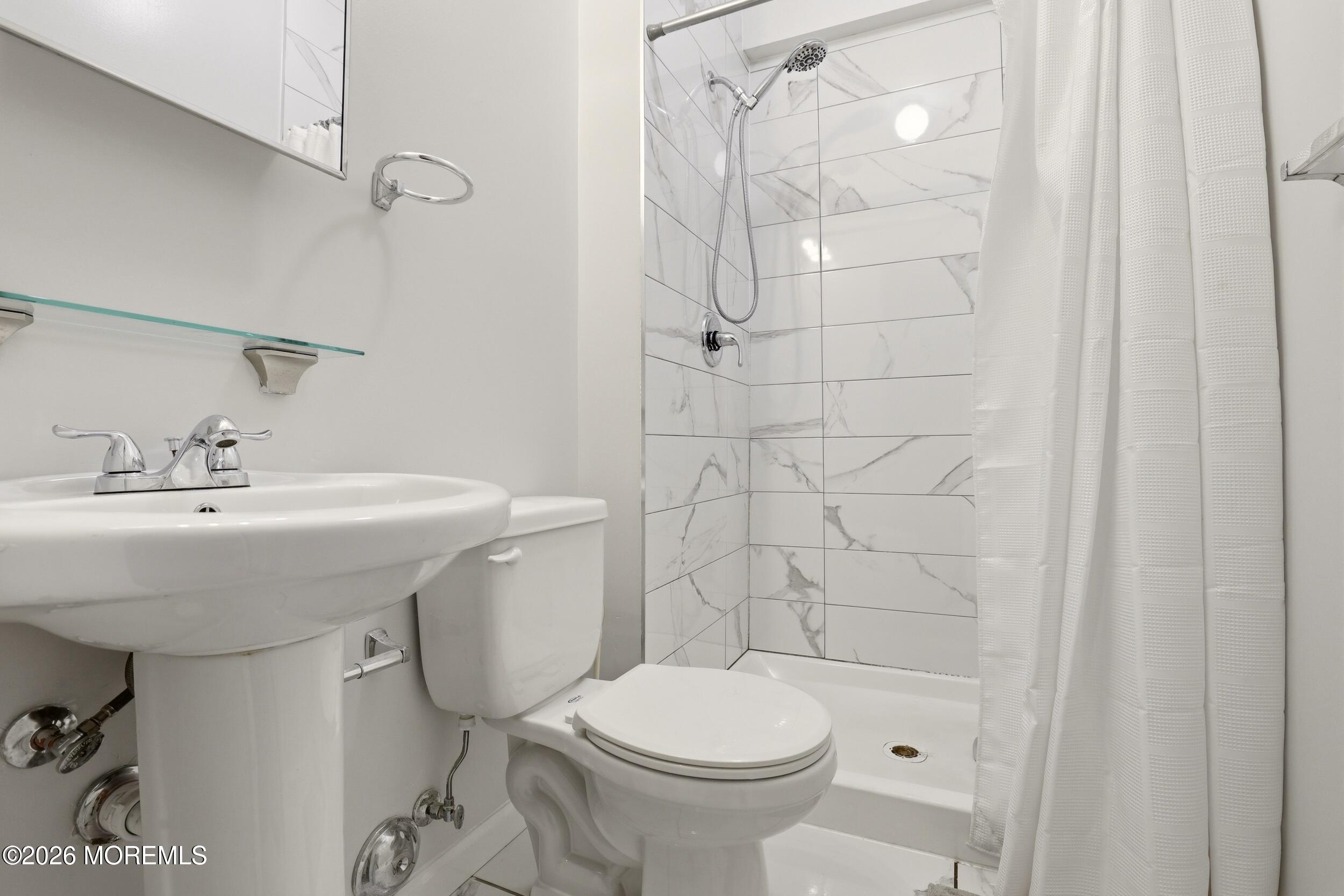 Lakewood, New Jersey, 08701, United States, 5 Bedrooms Bedrooms, ,4 BathroomsBathrooms,Residential,Active,2041555