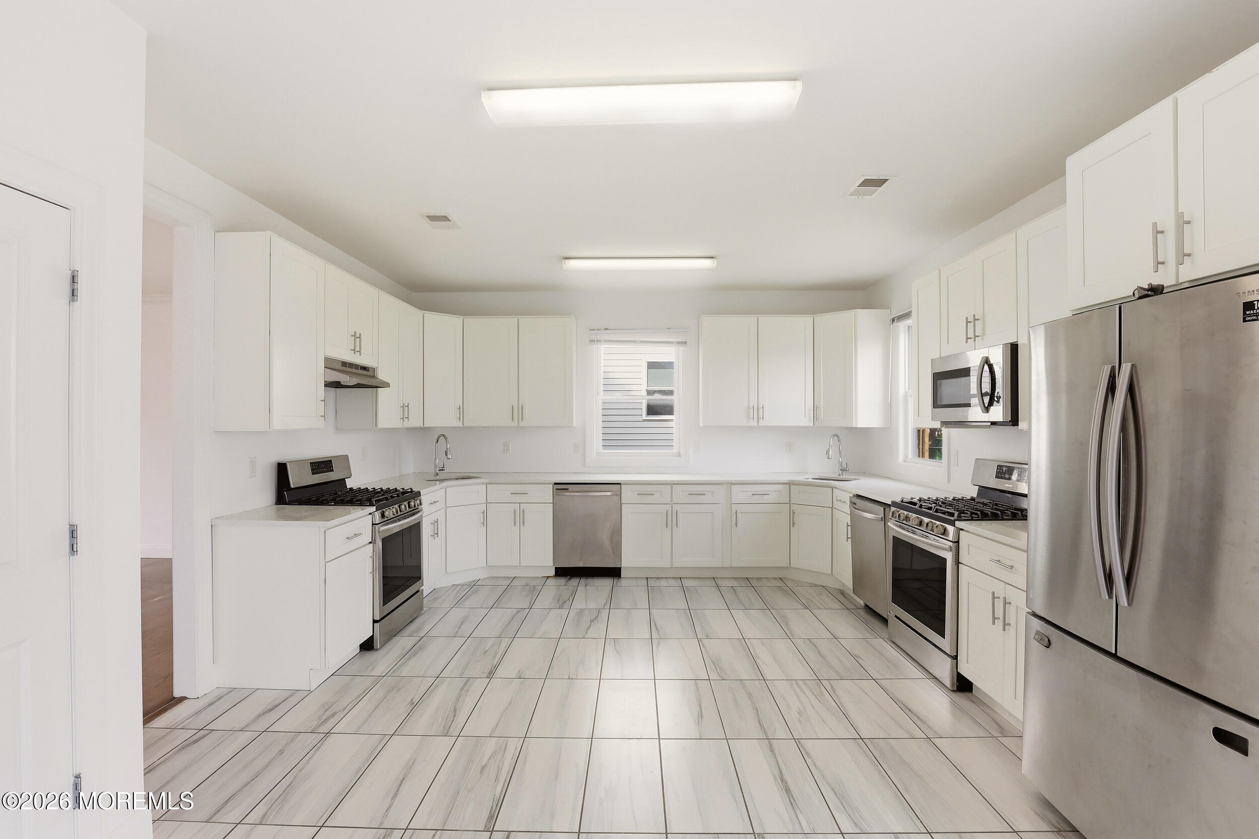 Lakewood, New Jersey, 08701, United States, 5 Bedrooms Bedrooms, ,4 BathroomsBathrooms,Residential,Active,2041555