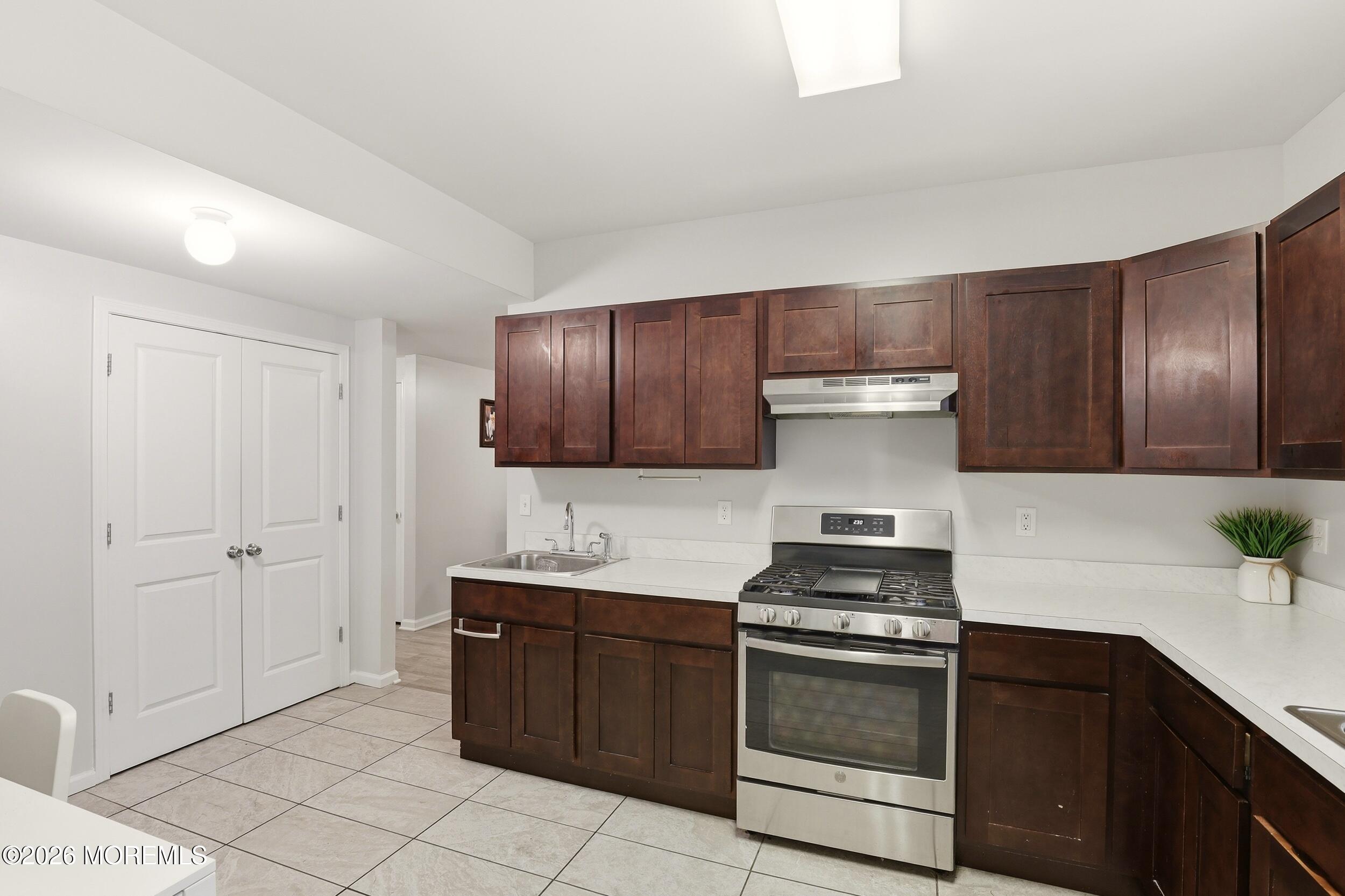 Lakewood, New Jersey, 08701, United States, 5 Bedrooms Bedrooms, ,4 BathroomsBathrooms,Residential,Active,2041555
