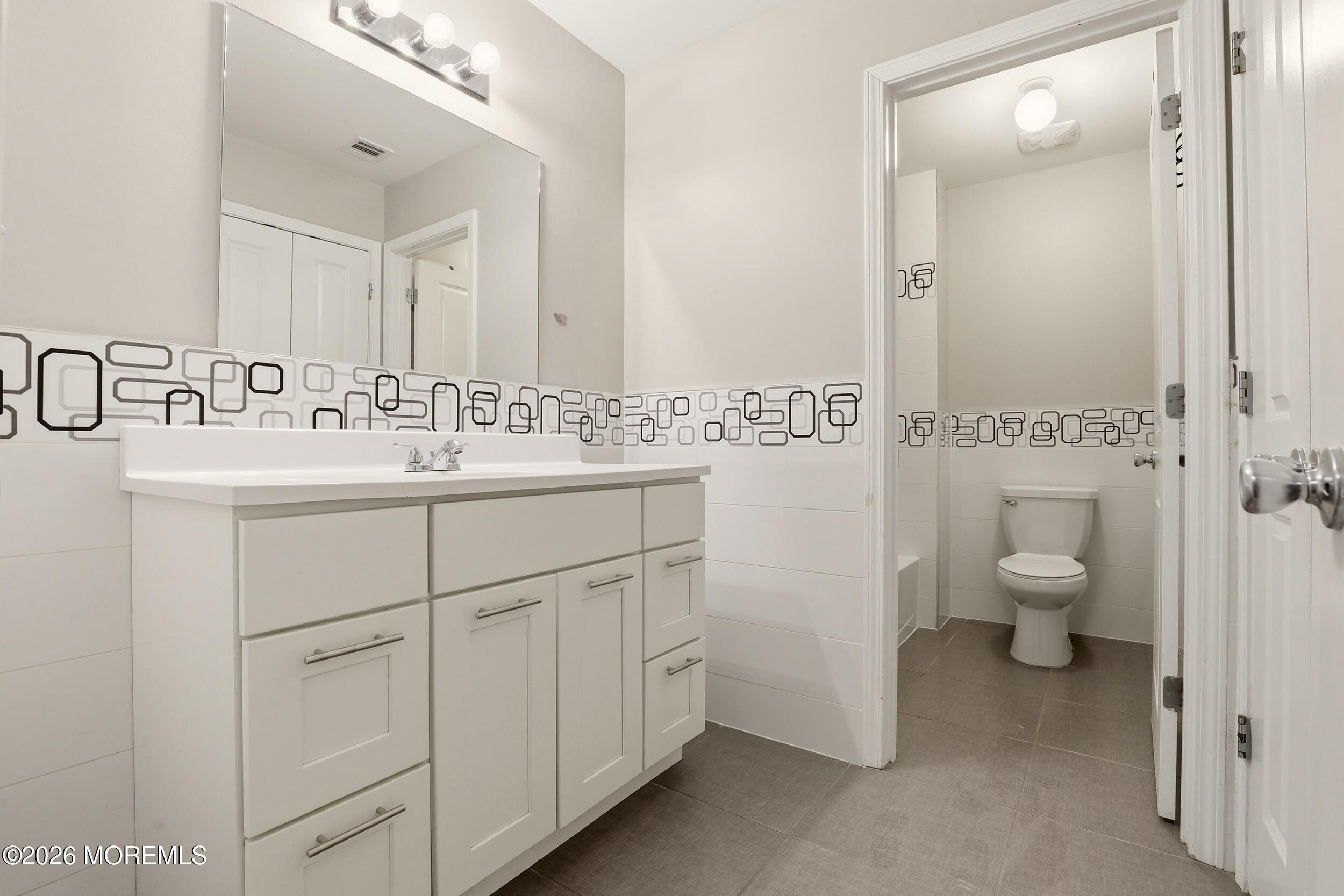 Lakewood, New Jersey, 08701, United States, 5 Bedrooms Bedrooms, ,4 BathroomsBathrooms,Residential,Active,2041555