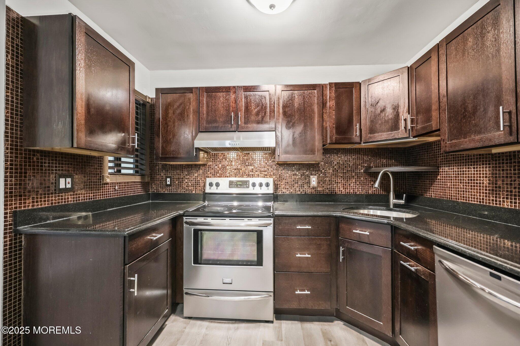 154 Cross Slope Court #J, Manalapan, New Jersey image 6
