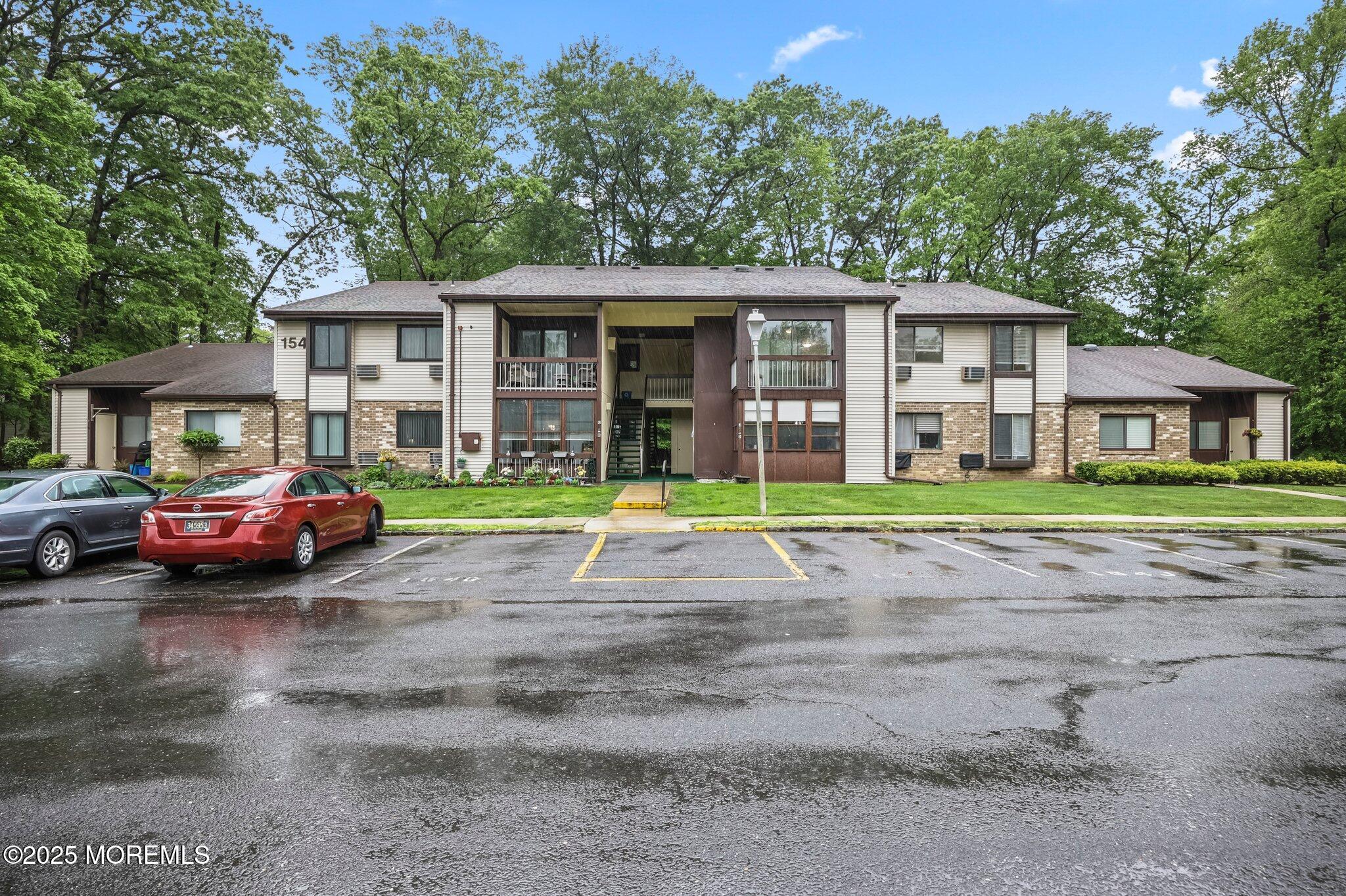 154 Cross Slope Court #J, Manalapan, New Jersey image 1