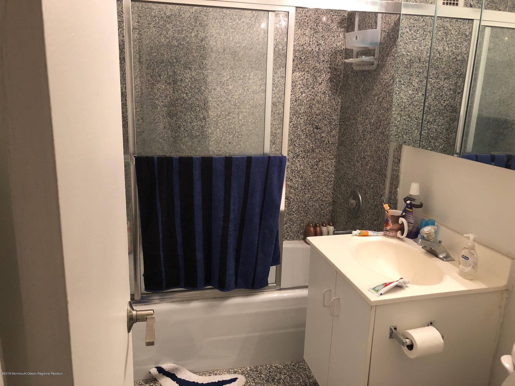 10 Ocean Boulevard 1G