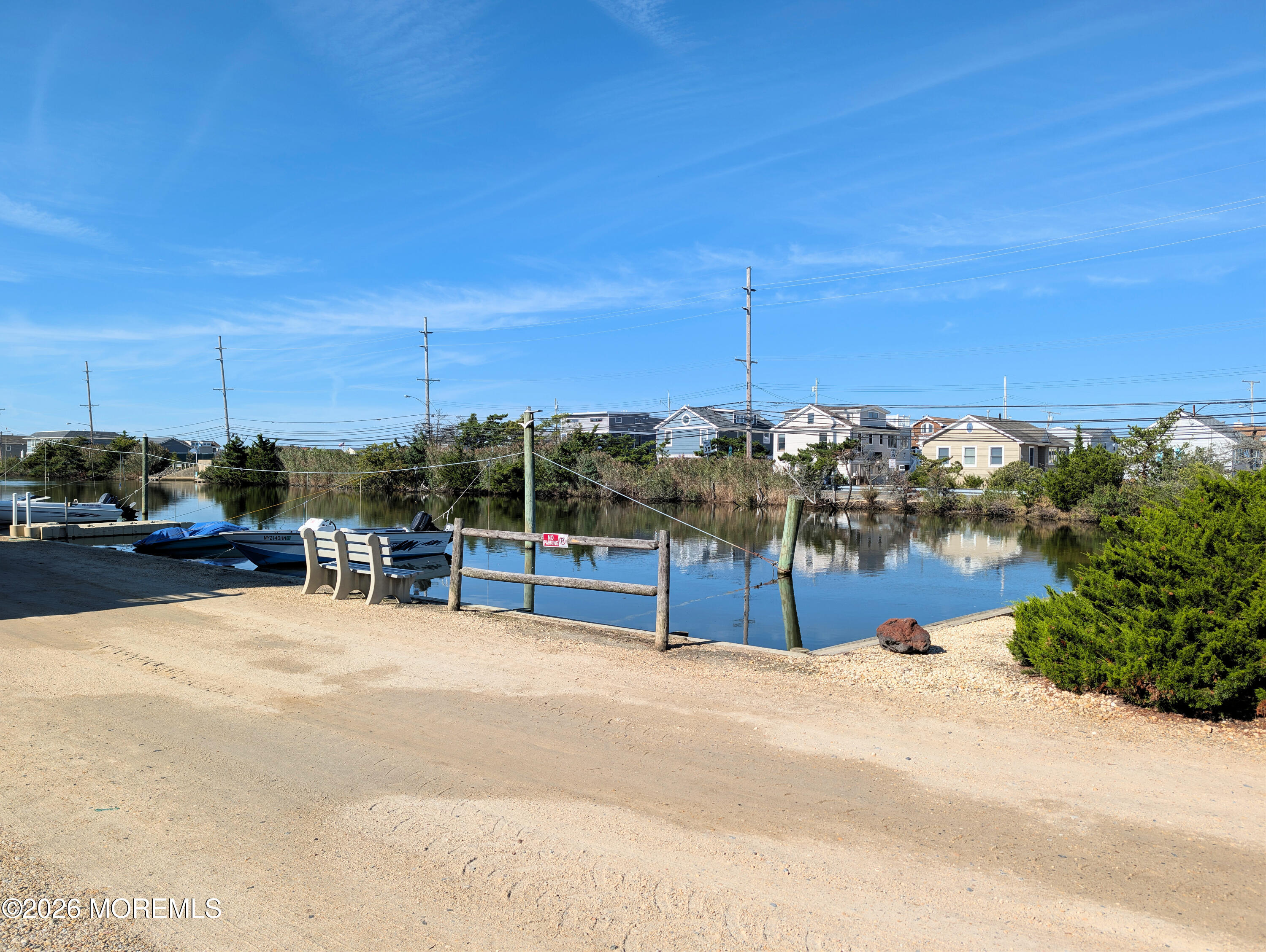 121 W Dolphin Way