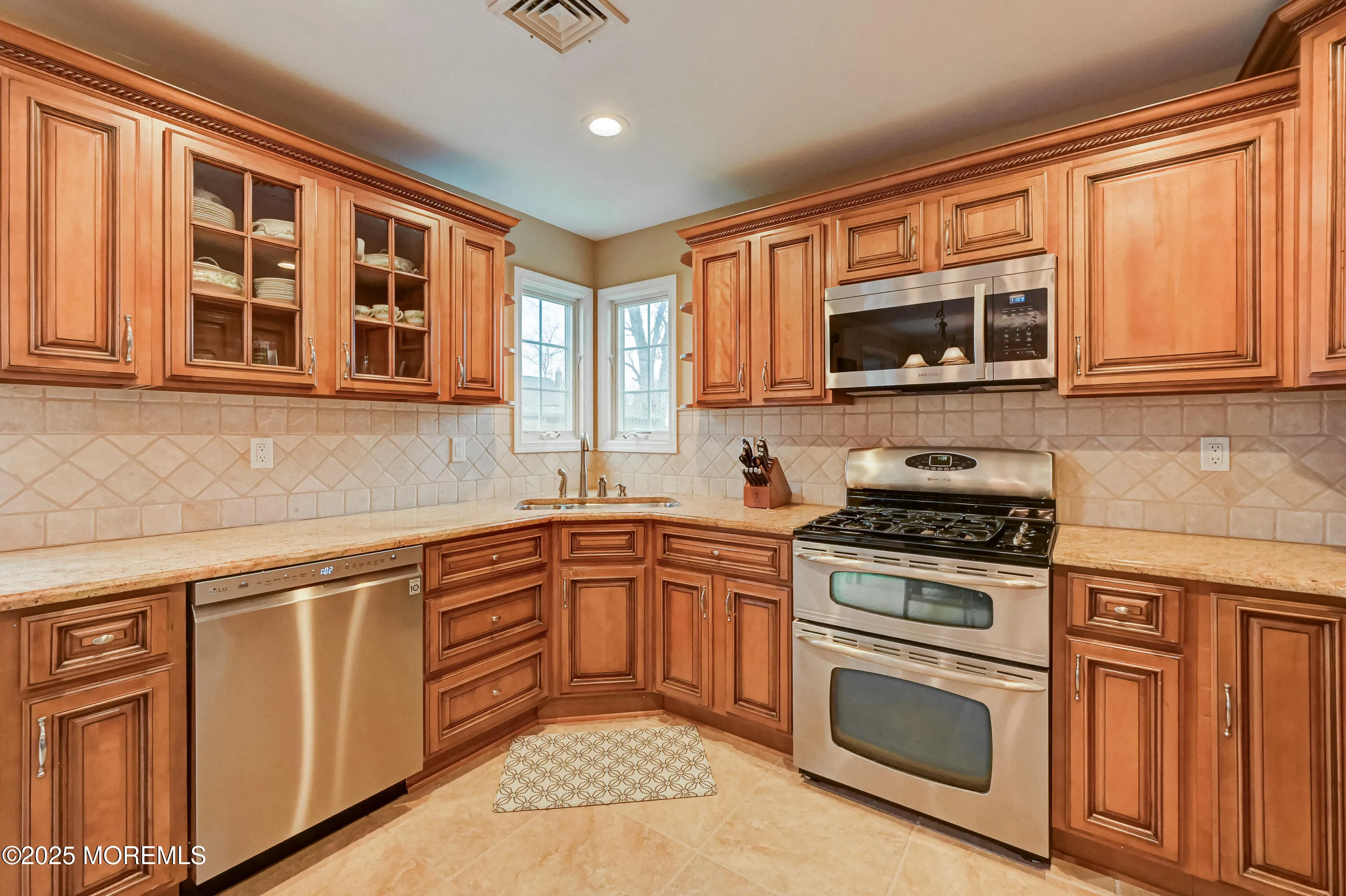 Hazlet, New Jersey 07734, United States, 3 Bedrooms Bedrooms, ,3 BathroomsBathrooms,Residential,Active,96990