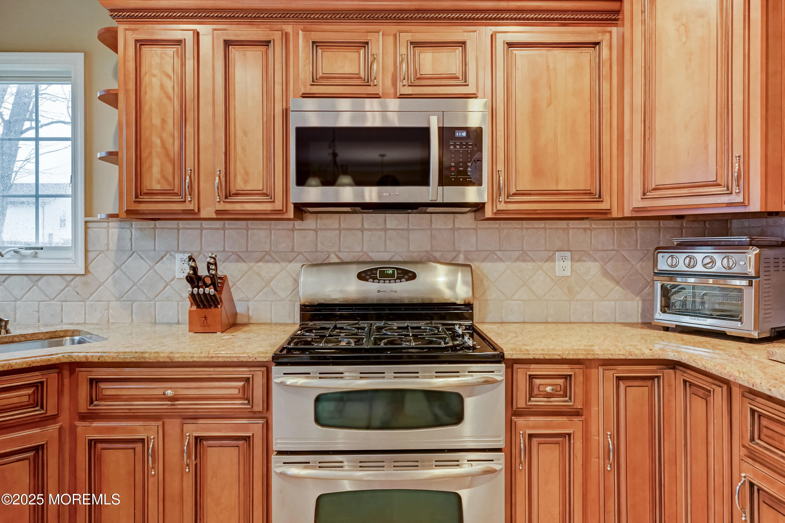 Hazlet, New Jersey 07734, United States, 3 Bedrooms Bedrooms, ,3 BathroomsBathrooms,Residential,Active,96990