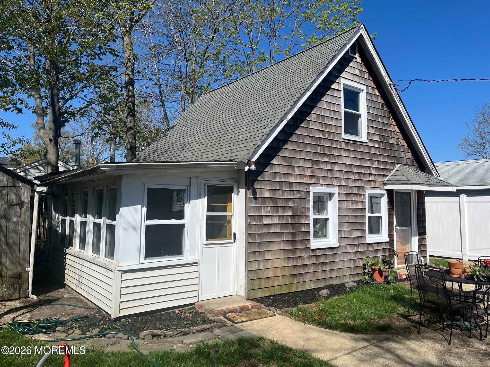 1831 Laurel Terrace