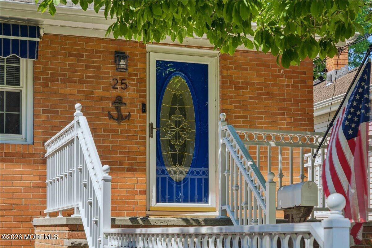 25-27 W 6th Street