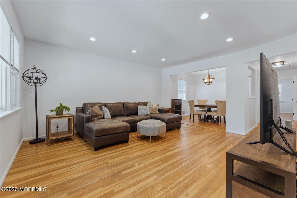 25-27 W 6th Street