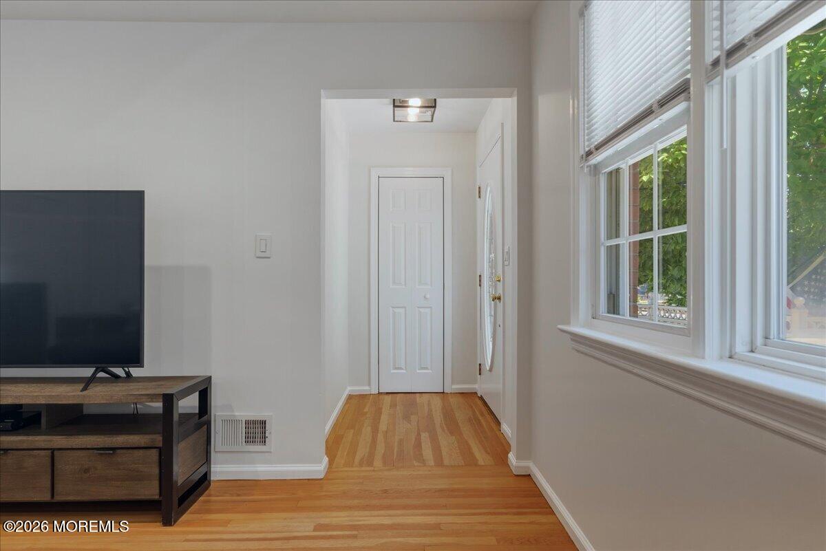 25-27 W 6th Street
