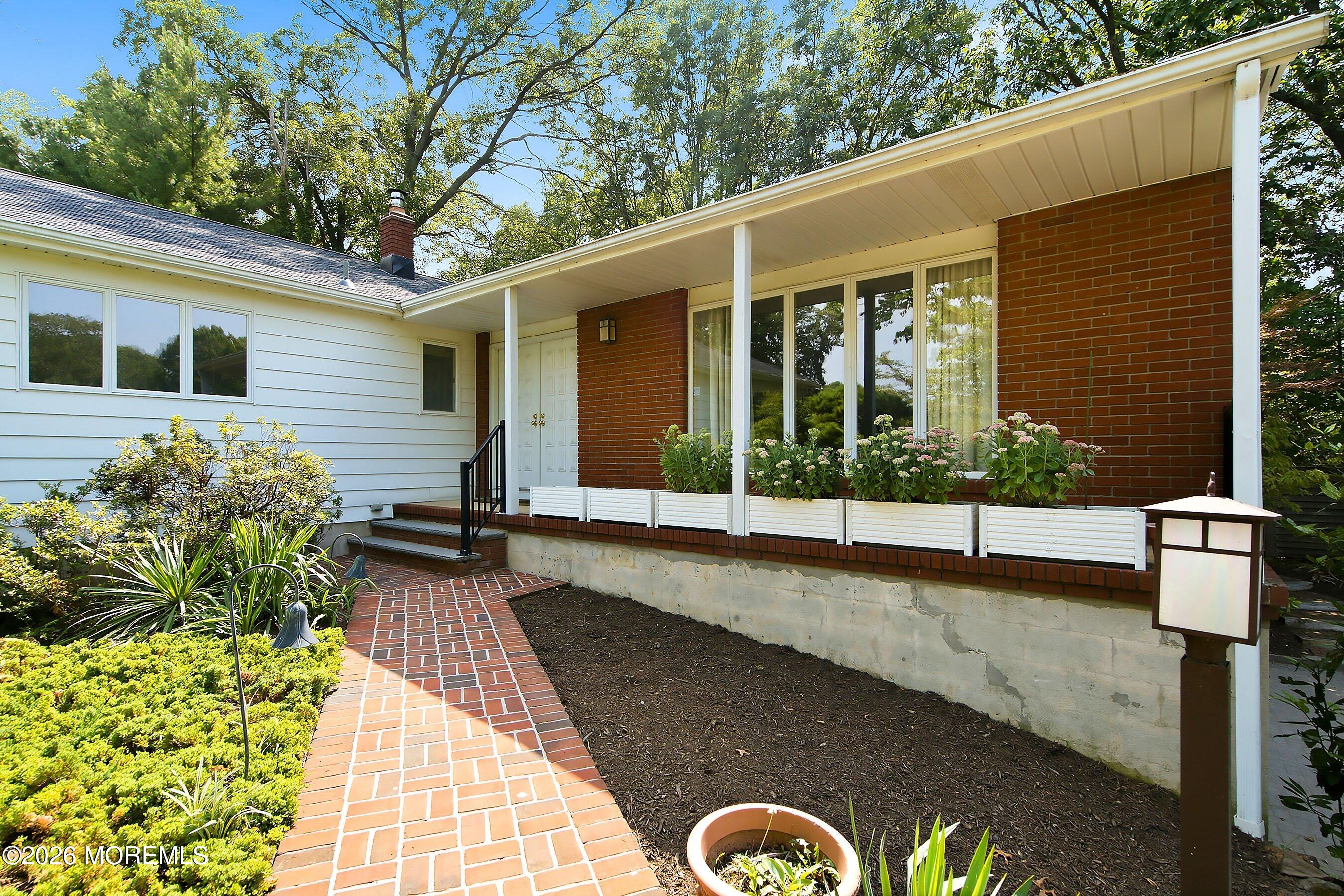 4 Bay Hill Road