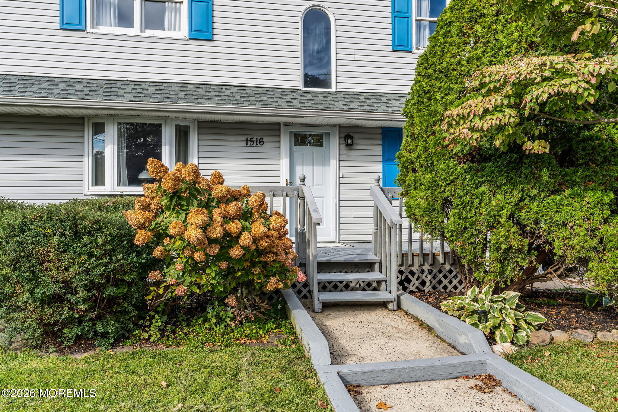 1516 Sunset Terrace