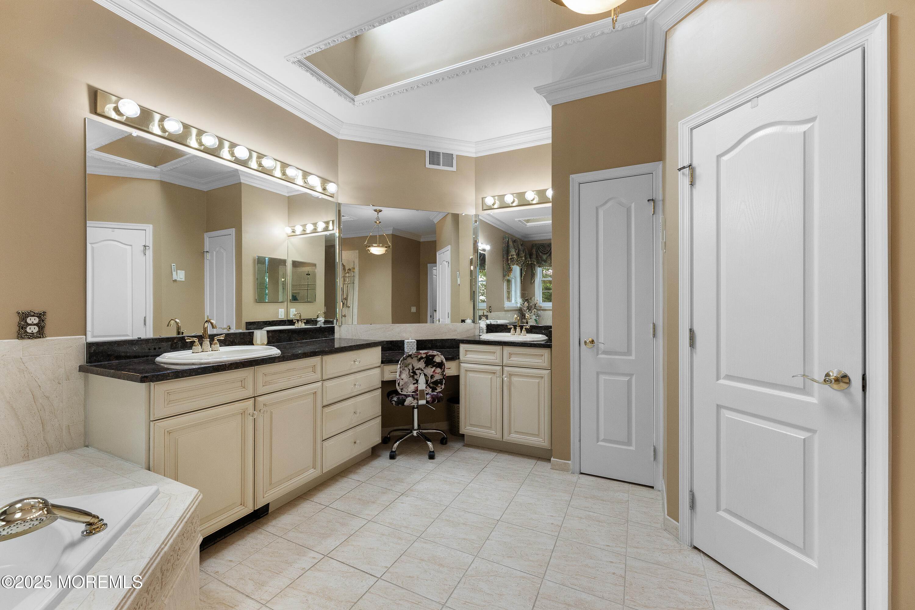 68 Hedgerow Lane, Manalapan, New Jersey image 16