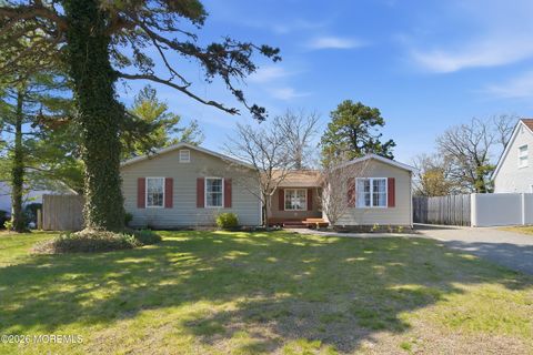 Photo of 132 Shasta Lane, Toms River, NJ 08753 (MLS # 22610087)