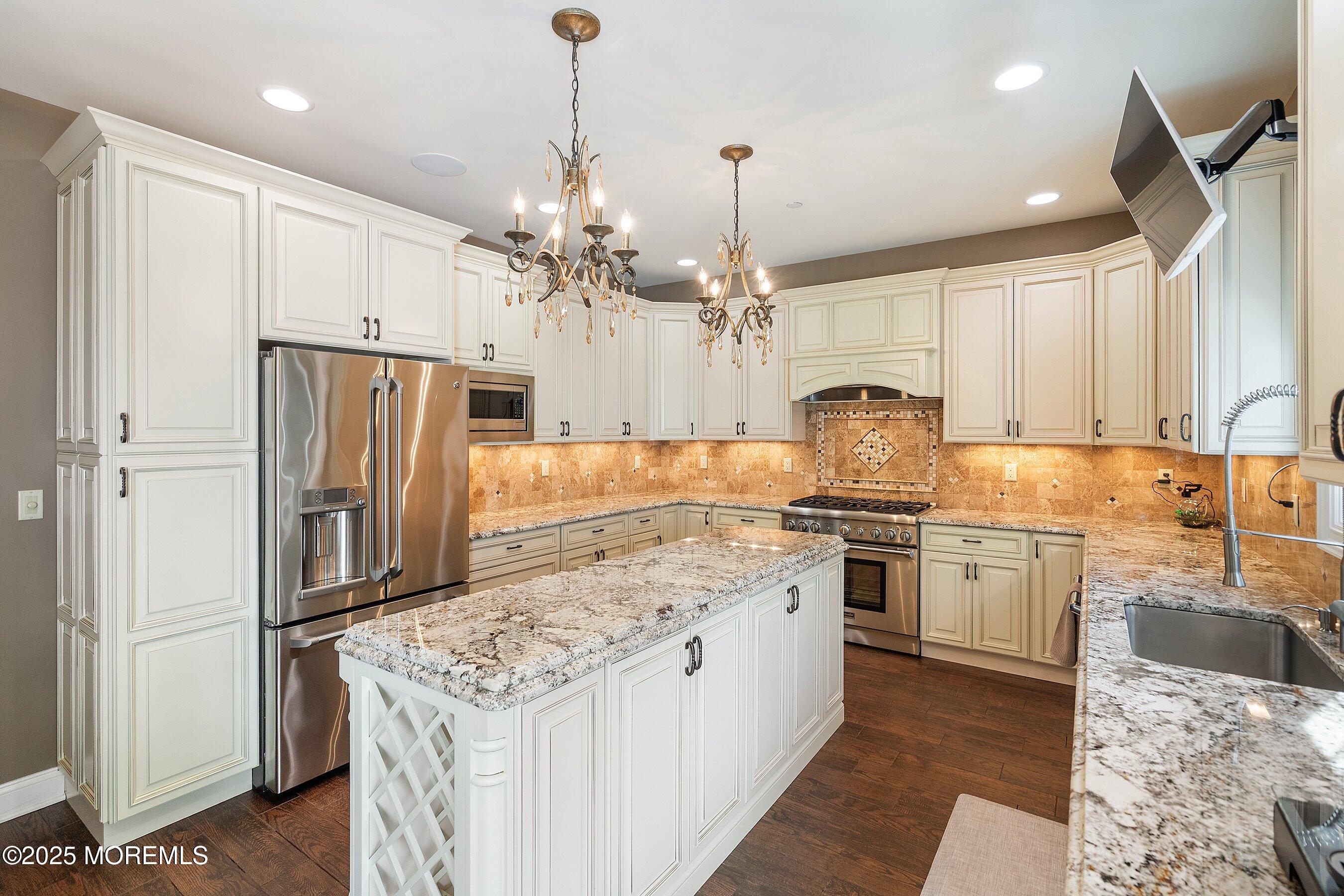 52 White Oak Lane #510, Aberdeen, New Jersey image 2