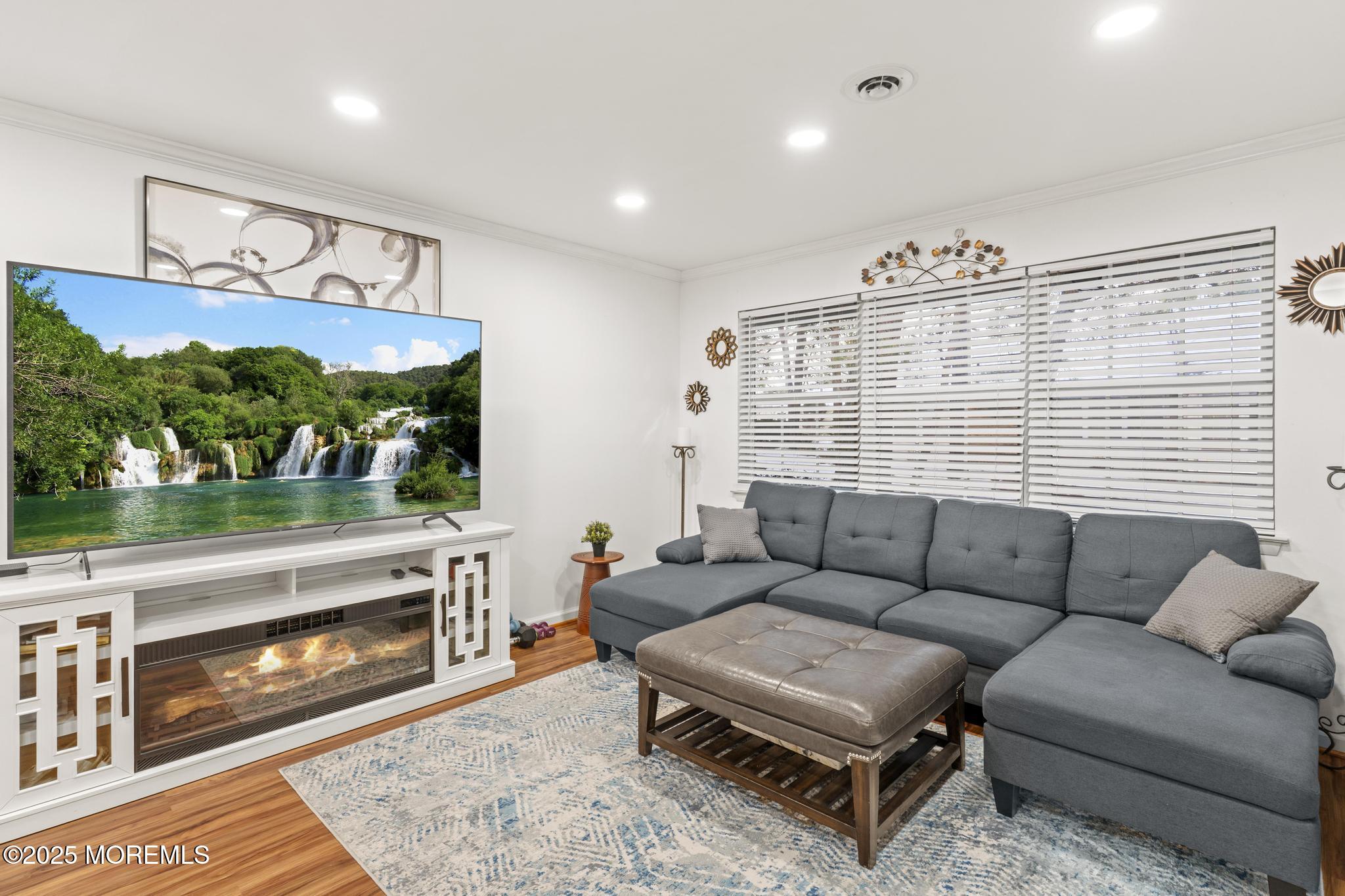 598 Cambridge Circle