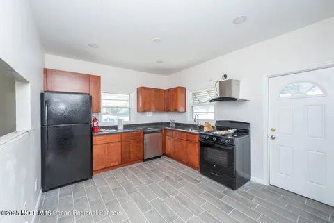 MLS: 22511111