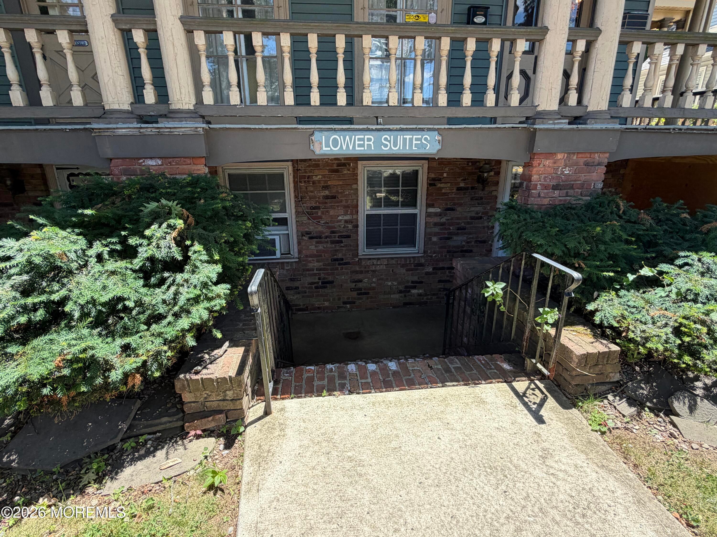 90 W Main Street