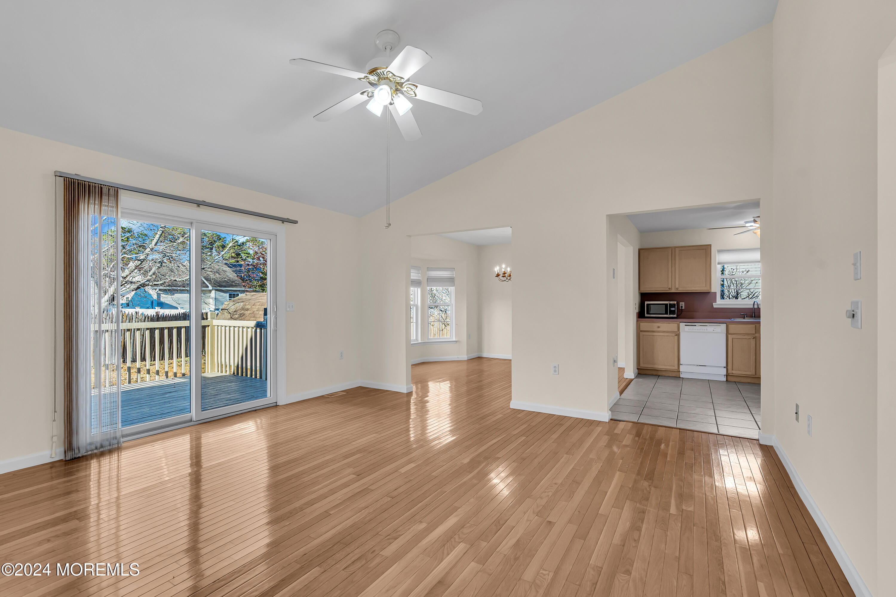 1092 Seashell Avenue, Manahawkin, New Jersey image 4