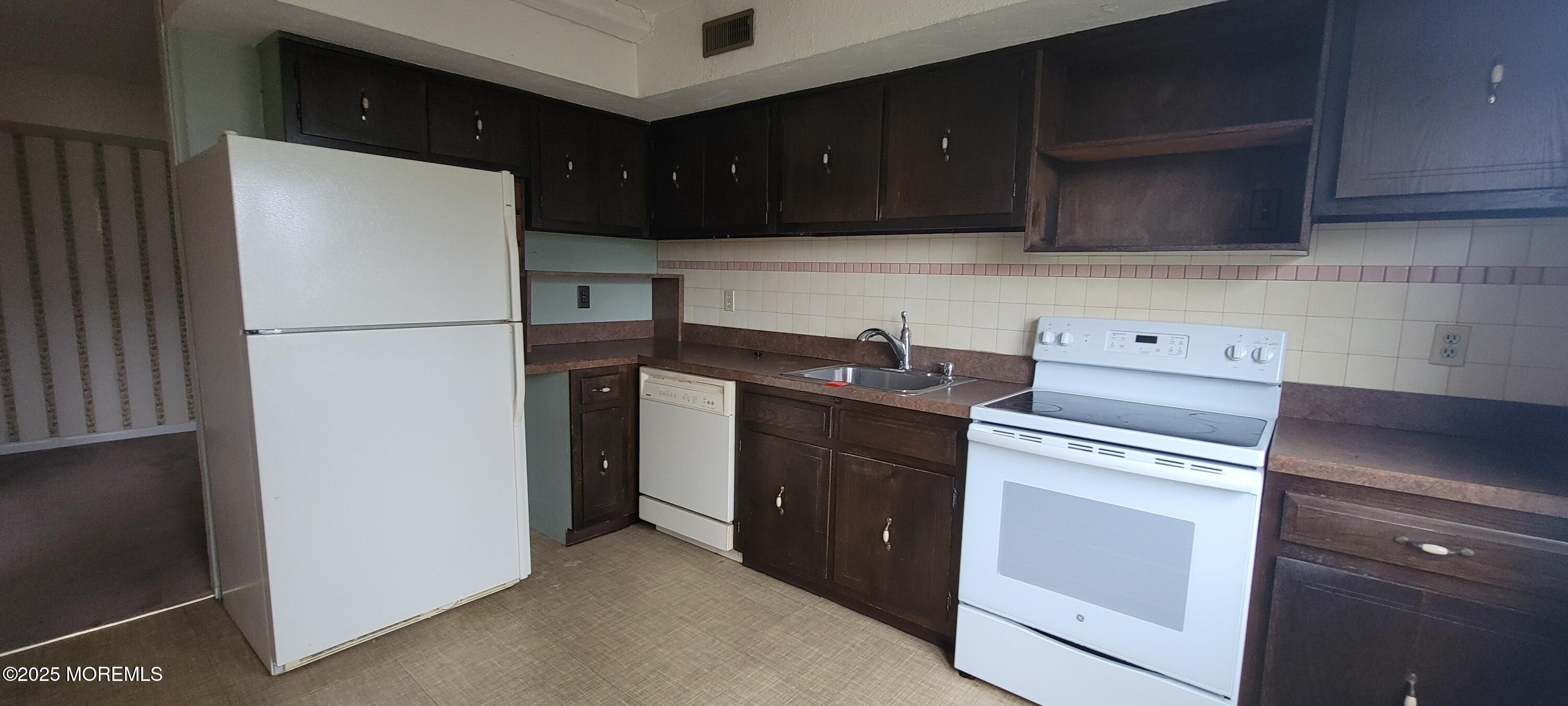27 Arlene Court, Brick, New Jersey image 6