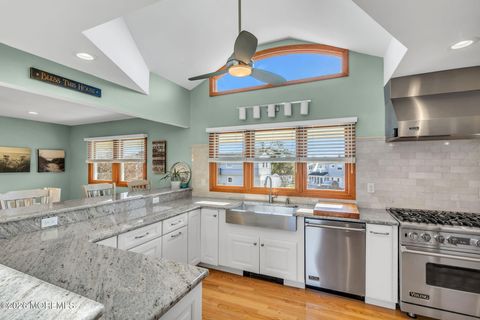 Homes For Sale - 8 Bartine Street<br/> Toms River, NJ 08753