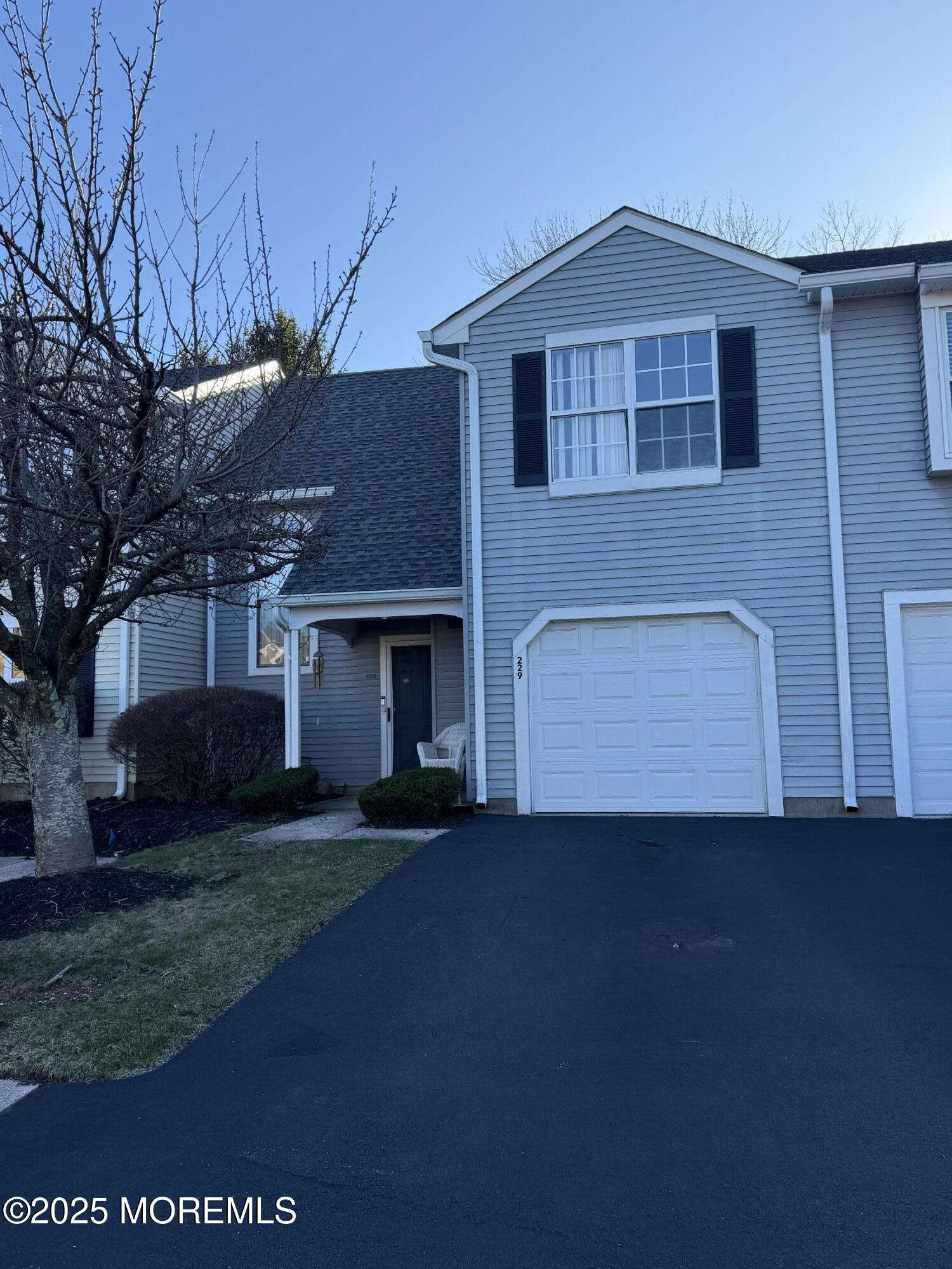 229 Mcauliffe Court, Franklin, New Jersey image 1