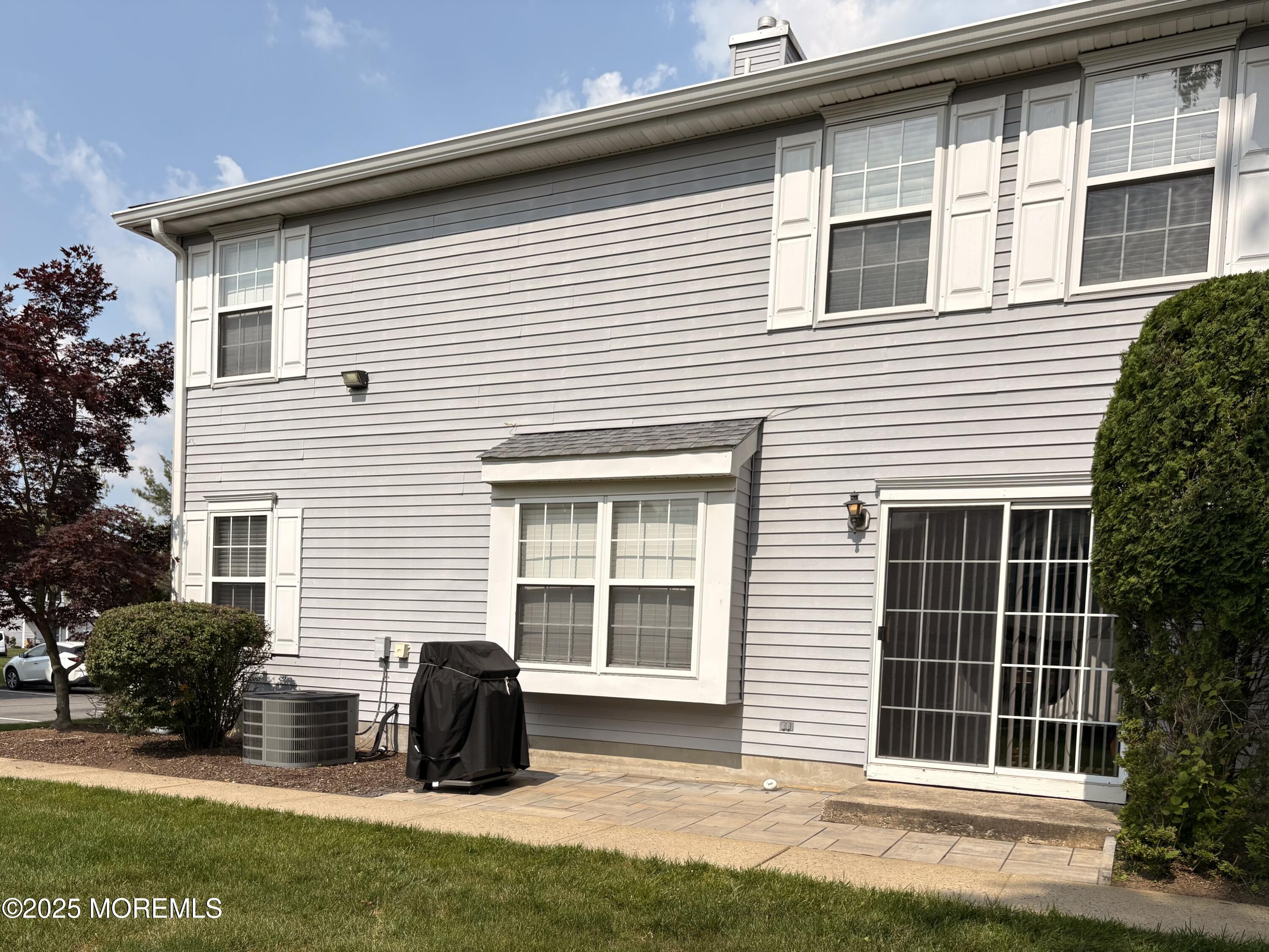877 Mariposa Court