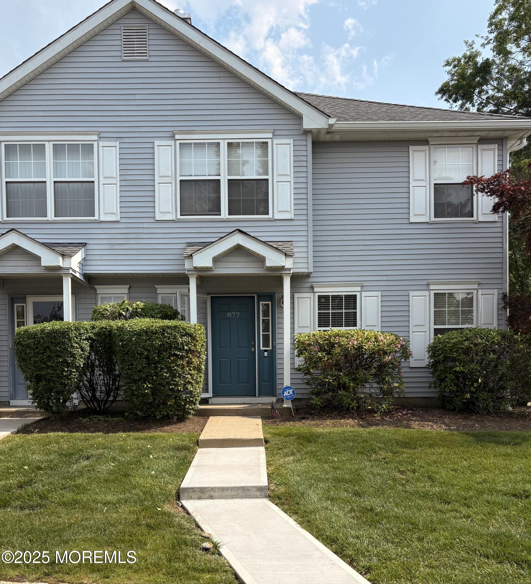877 Mariposa Court