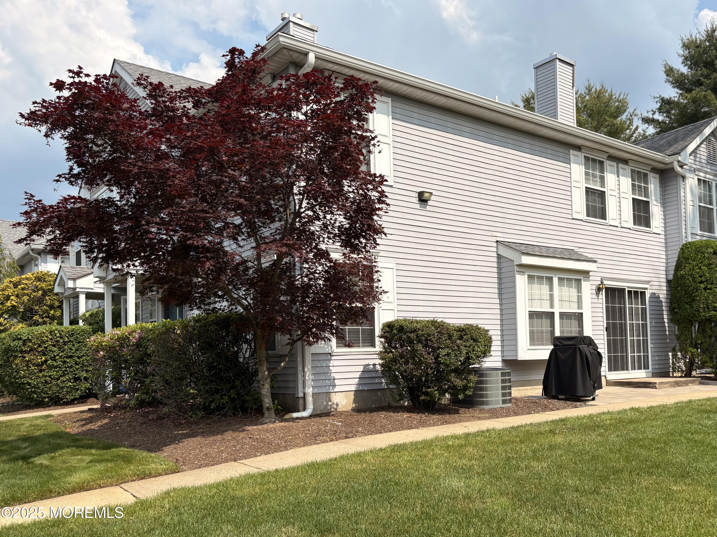 877 Mariposa Court