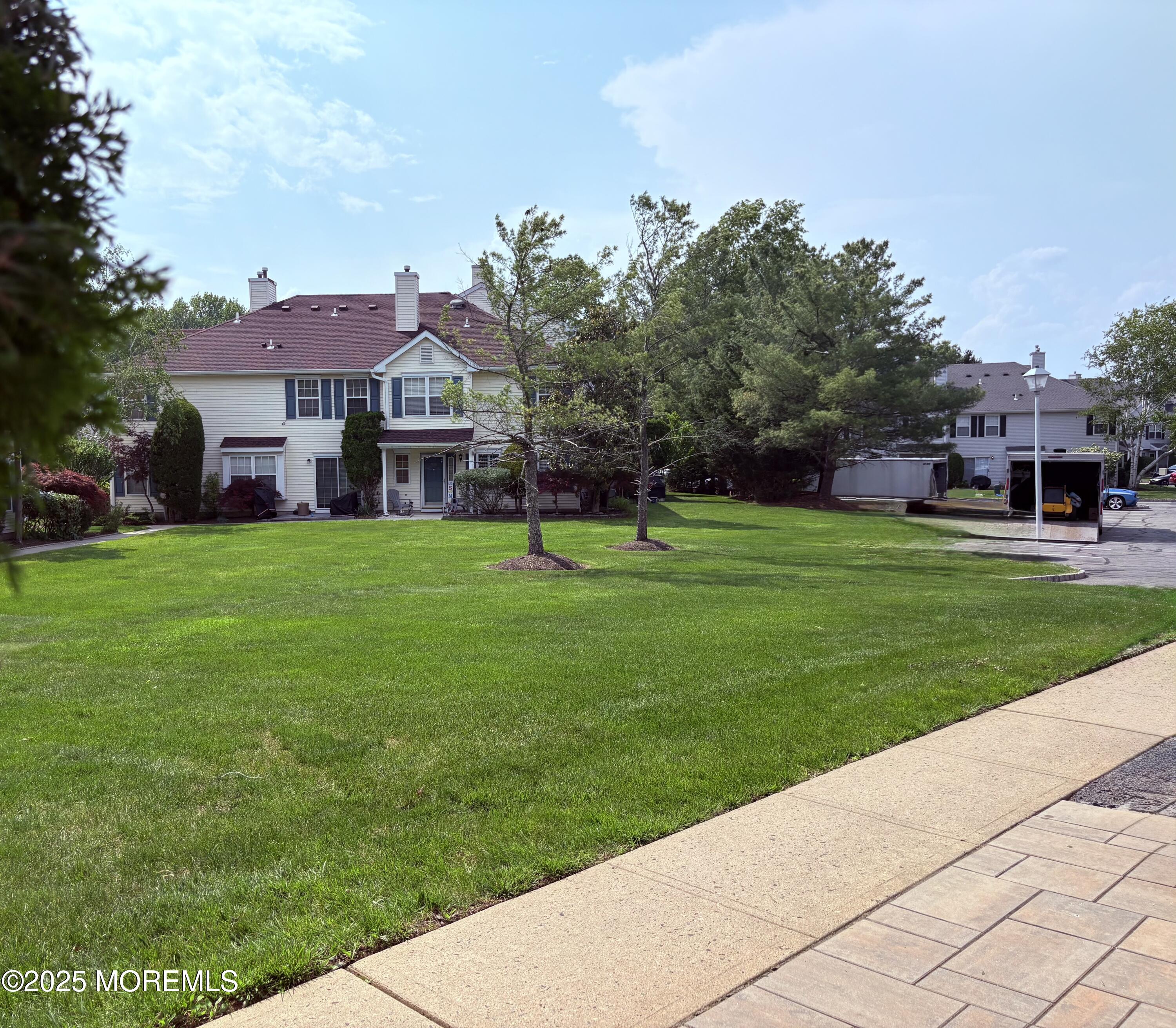 877 Mariposa Court