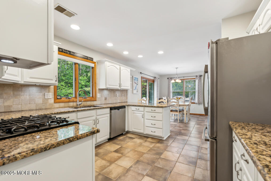 427 S Lake Court, Brick, New Jersey image 5