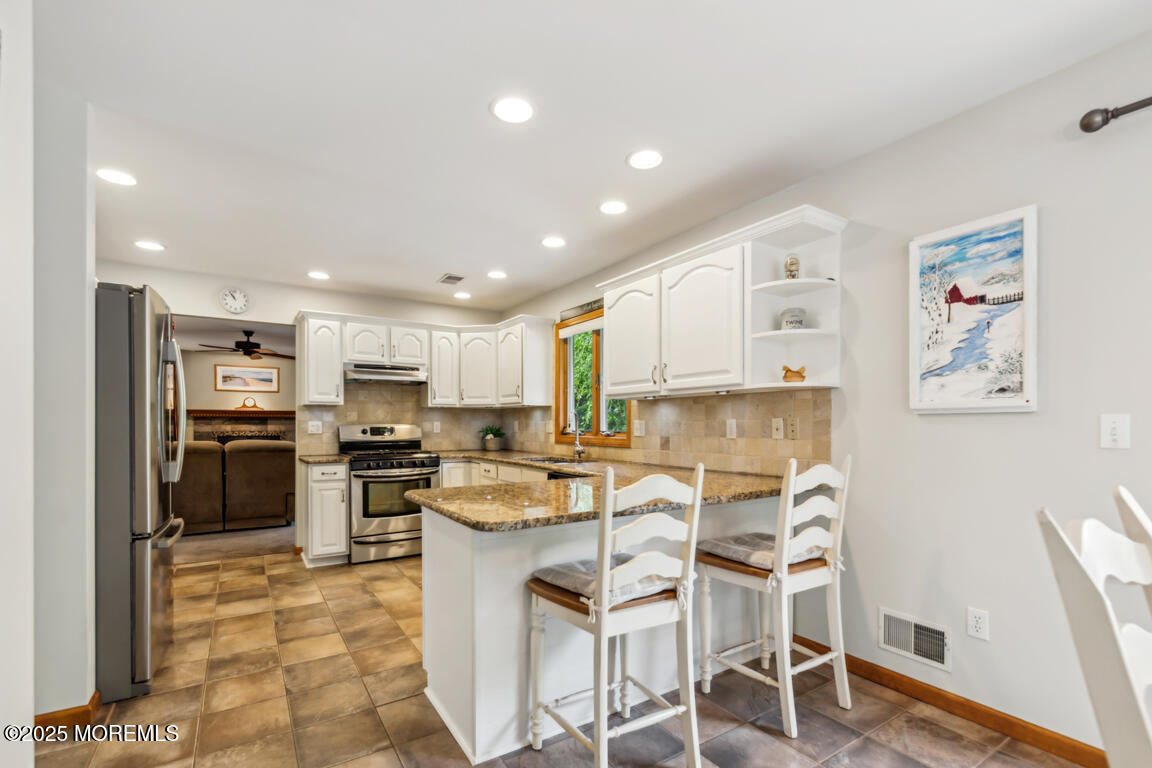 427 S Lake Court, Brick, New Jersey image 7