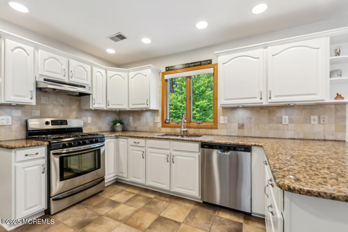 427 S Lake Court, Brick, New Jersey image 6