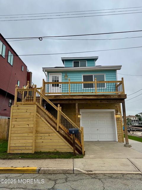 11 Cheerful Place Highlands NJ 07732
