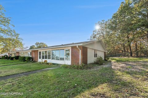 Condo For Sale - 829F Balmoral Court<br/> Ocean County, Lakewood, NJ 08701