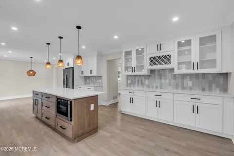 MLS: 22510497