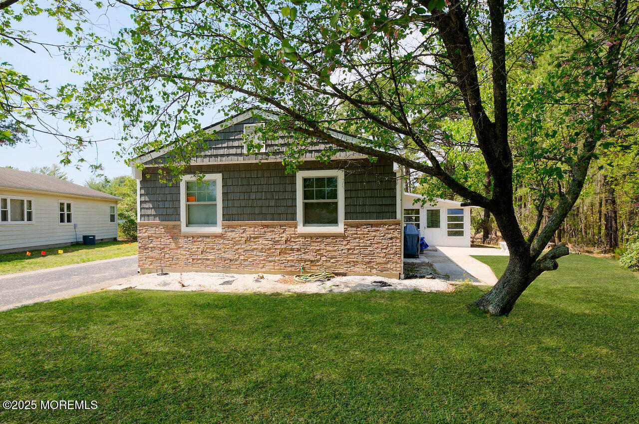 52 Normanton Court, Toms River, New Jersey image 2