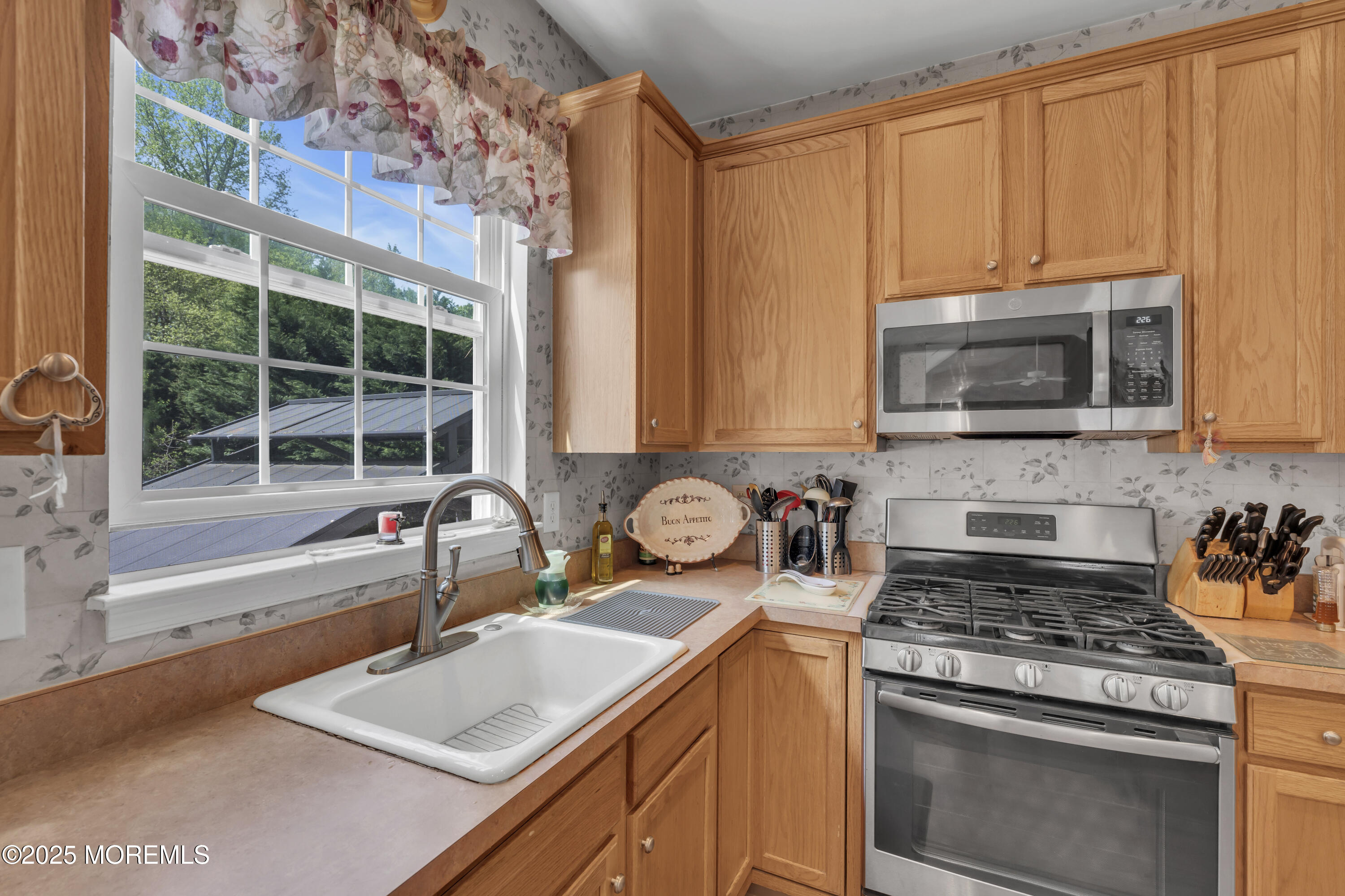 35 Spruce Meadows Drive, Monroe Township, New Jersey image 14